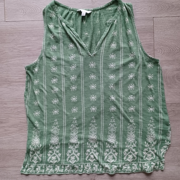 🍀 Lucky Brand Sleeveless Top Size M Green and Cream Floral Butterfly Pattern - Picture 12 of 12